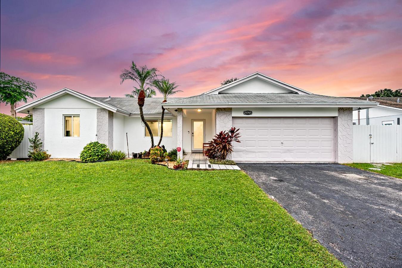 Bright Villa, Heated Pool, 2 Kings, By Everglades, Biscayne & Keys ホームステッド エクステリア 写真